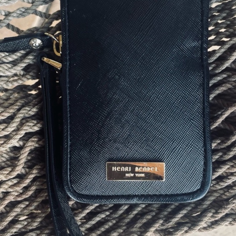 FREE SHIP New Henri Bendel Elegant Black Pouch (no tag)